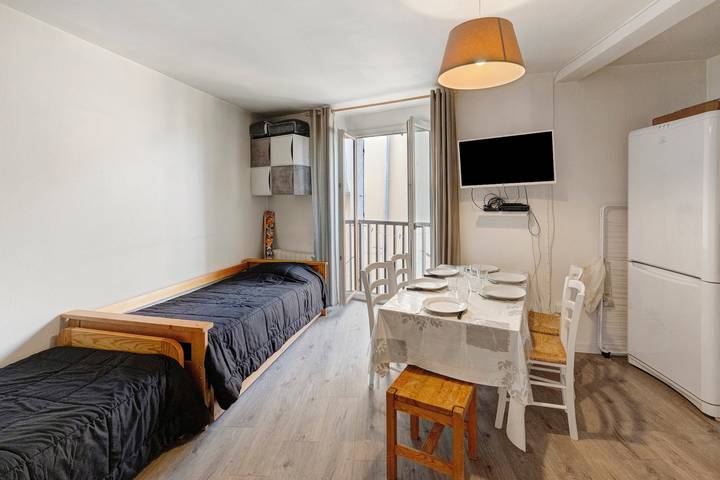 Entire apartment, Apartment 'Liminalis Ax Les Thermes' with Wi-Fi in Ax-les-Thermes, French Pyrenees