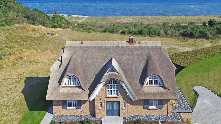 Strandhaus für 6 Personen, mit Terrasse und Sauna sowie Garten in Lobbe
