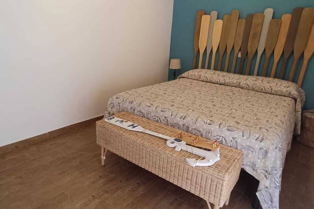 Entire apartment, Domus Januarius - Apartment Pozzuoli (Na) 2ndp. 200 m from the sea in Pozzuoli, Naples Province