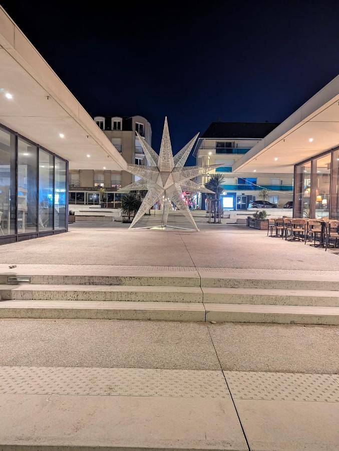 Location de vacances pour 3 personnes, avec terrasse dans Office De Tourisme De Luc Sur Mer - 3