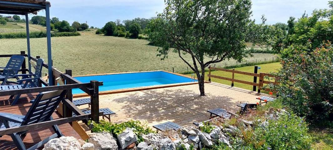 Location de vacances pour 7 personnes, avec vue ainsi que jardin et piscine dans Orniac - 2