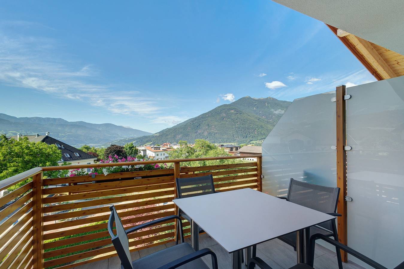 Ganze Wohnung, Ferienwohnung 'Sonnenblume' mit Bergblick, Gemeinschaftsgarten und Wi-Fi in Raas, Natz-Schabs