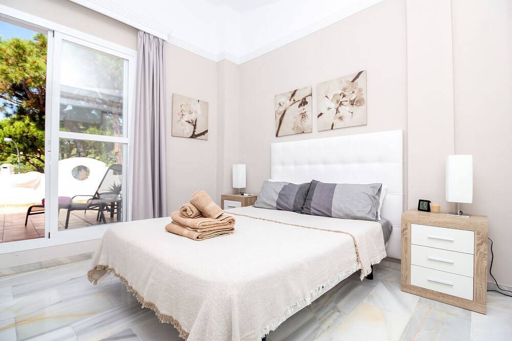 Stylish townhouse - great resort facilities in Hacienda Las Chapas, Marbella