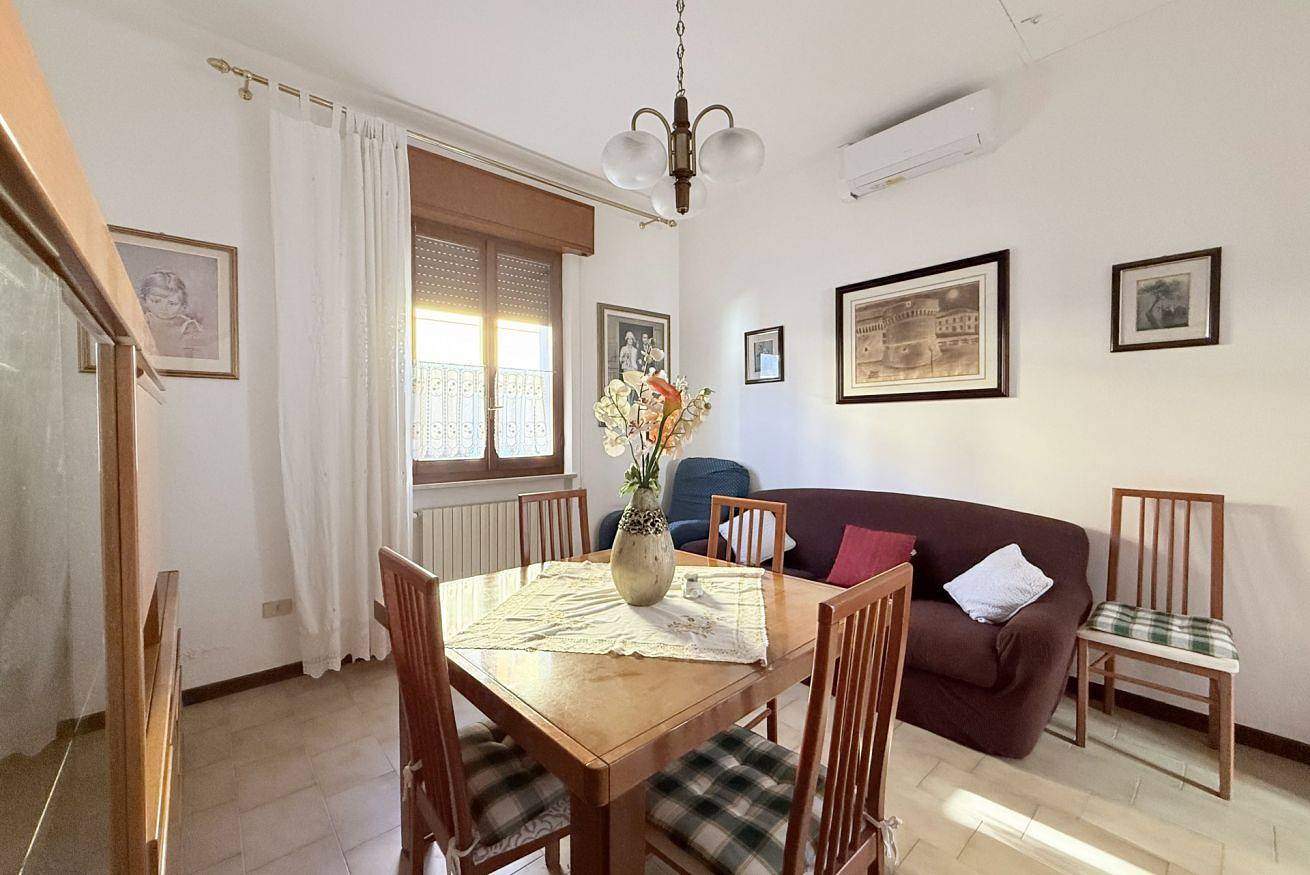 Entire apartment, Se211 - Senigallia, three-room apartment facing the sea with an outdoor courtyard in Senigallia, Senigallia (Municipality)