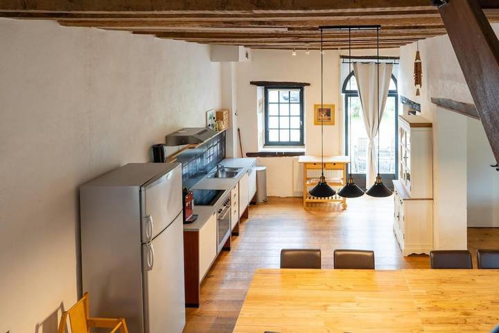 Location de vacances pour 6 personnes, avec jardin et piscine ainsi que vue et terrasse, animaux acceptés à Souvigny
