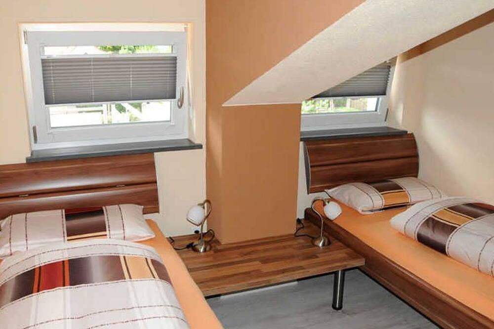 Ganze Wohnung, Ferienwohnung Carolin 65 m² mit 2 Schlafzimmern und Pool im Romantischen Franken in Oberdachstetten, Romantische Straße