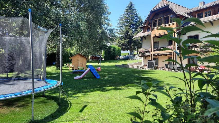 Ferienwohnung für 4 Personen, mit Balkon und Terrasse sowie Garten und Ausblick in St. Peter am Kammersberg