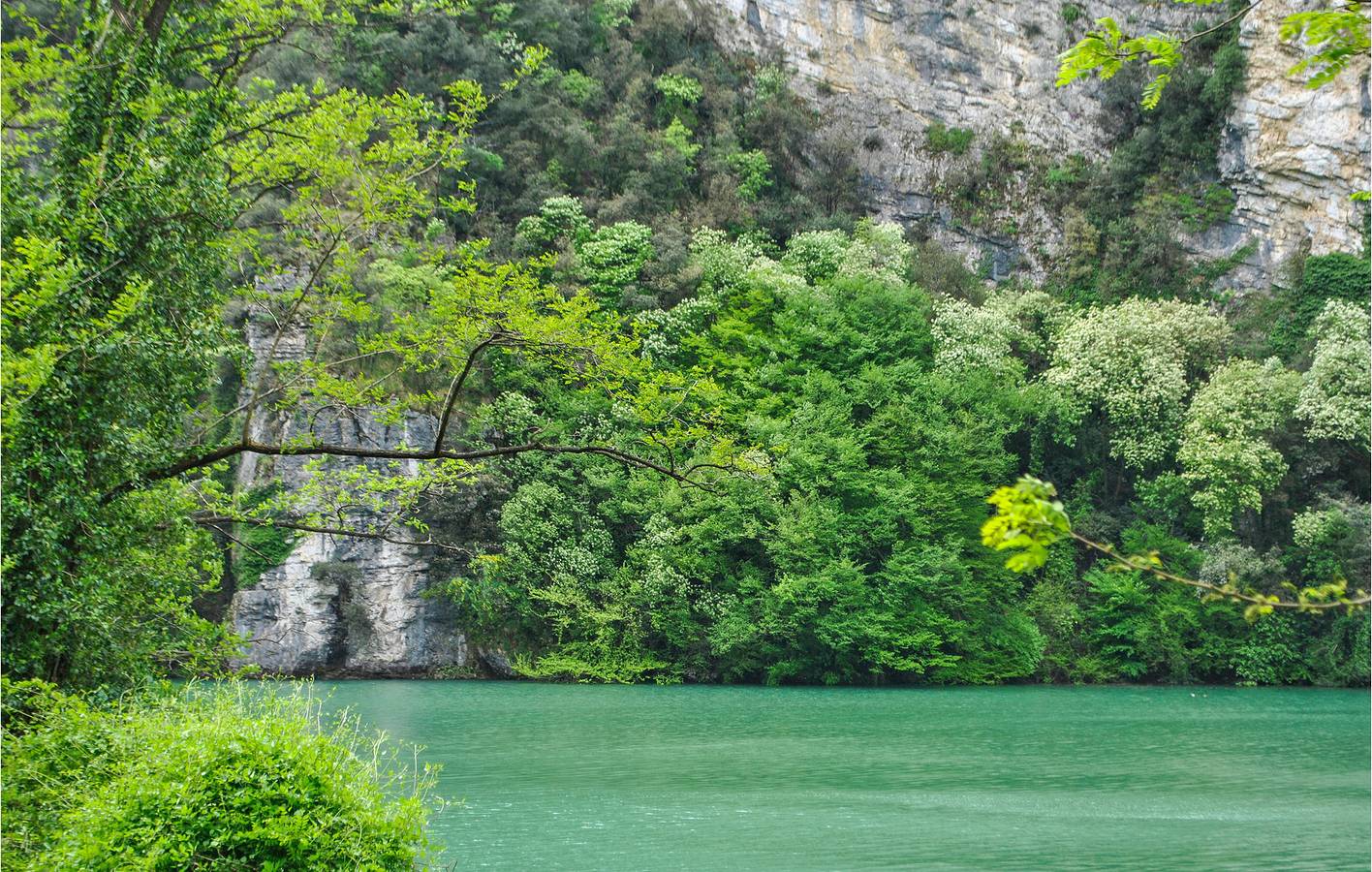 100qm Wohnung mit WiFi, Pool und Garten in Mulazzo, Val di Magra