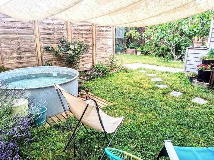 Location de vacances pour 6 personnes, avec Terrasse et Jardin ainsi que Piscine et Vue à Saint-Cyr-l'École