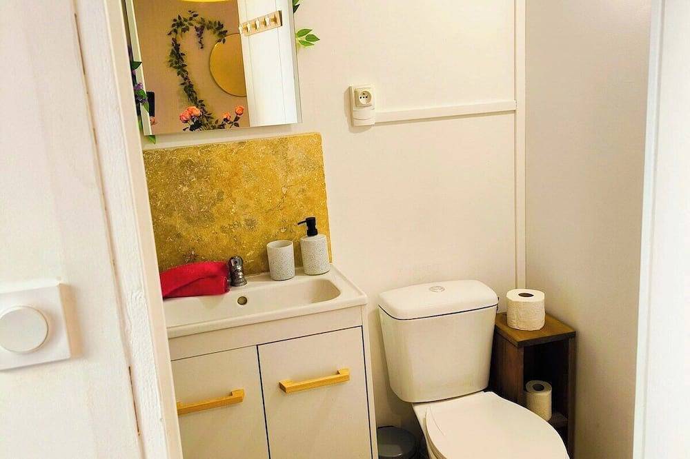 Ganze Wohnung, Refuge des Lavandes - Luxurious Studio in Town Center, Near Thermal Baths, 5* Comfort in Gréoux-les-Bains, Regionaler Naturpark Verdon