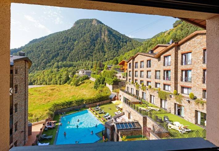 Hôtel pour 2 personnes, avec piscine et jardin dans Arinsal - 3