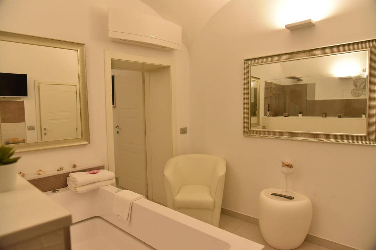 Queen Suite with Spa Bath in Lido Cala Sveva, Termoli