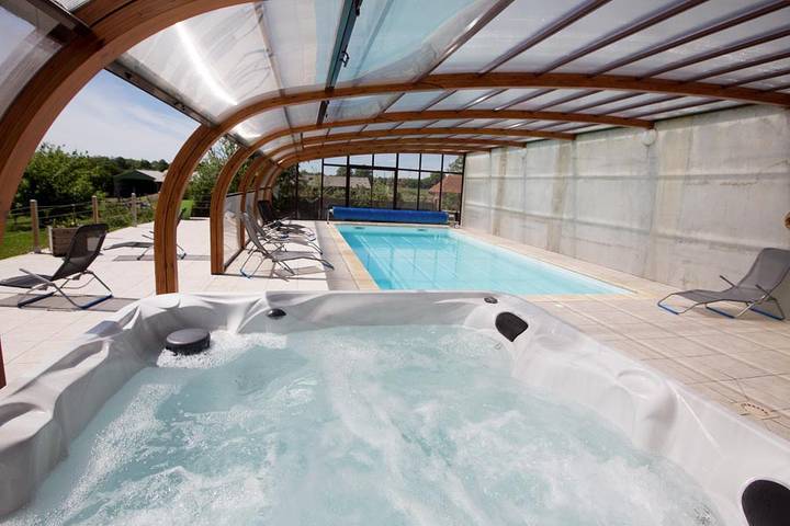 Gîte pour 10 personnes, avec Jacuzzi et Terrasse ainsi que Jardin et Piscine dans la Manche - 2