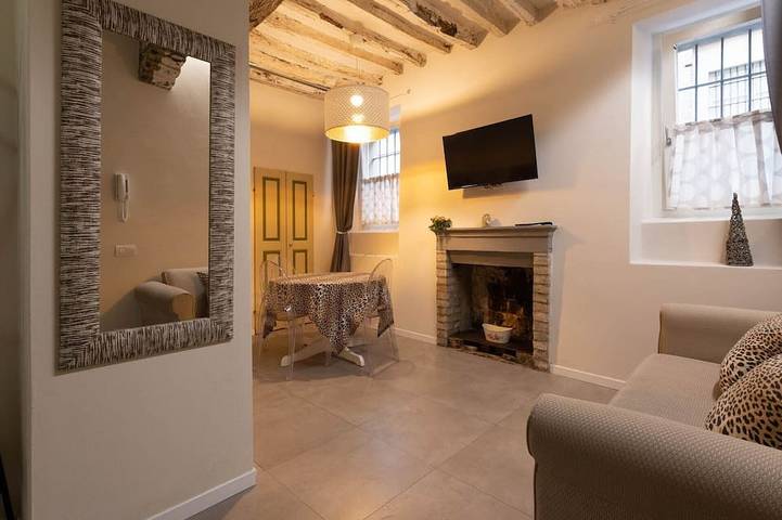 Appartamento intero, Borgo Degli Studi 7 in Parma, Provincia di Parma