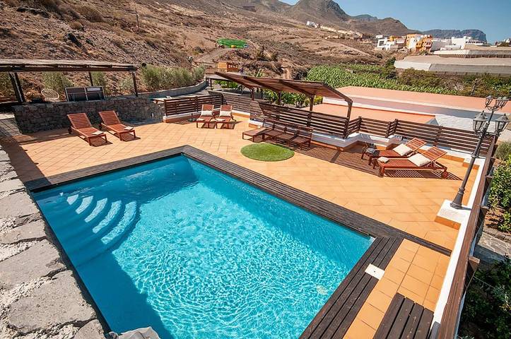 Finca 'Jardín del Norte' con vistas a la montaña, piscina privada, terraza y Wi-Fi in El Agazal, Gáldar