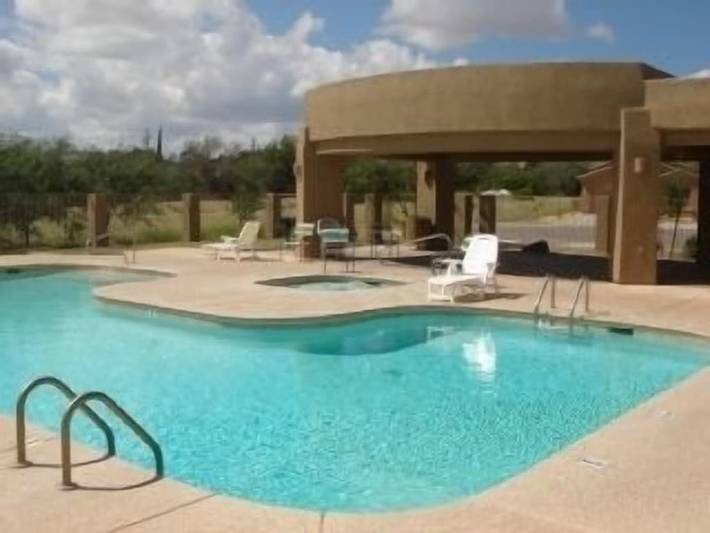 Vacation rental for 6 people, with hot tub and pool as well as garden in Green Valley