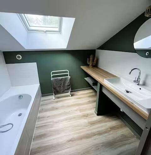 Gîte pour 8 personnes, avec jardin et piscine à Château-l'Évêque - 4