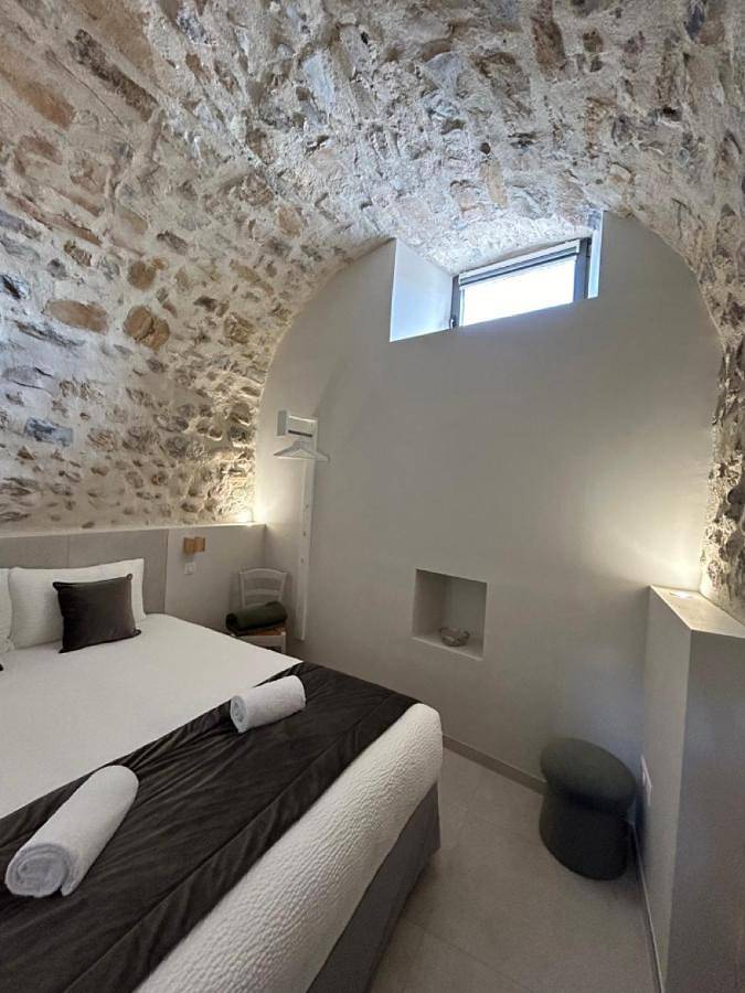 Gîte pour 2 personnes, avec vue ainsi que jardin et piscine, adapté aux familles à Saint-Privat (Ardèche) - 2