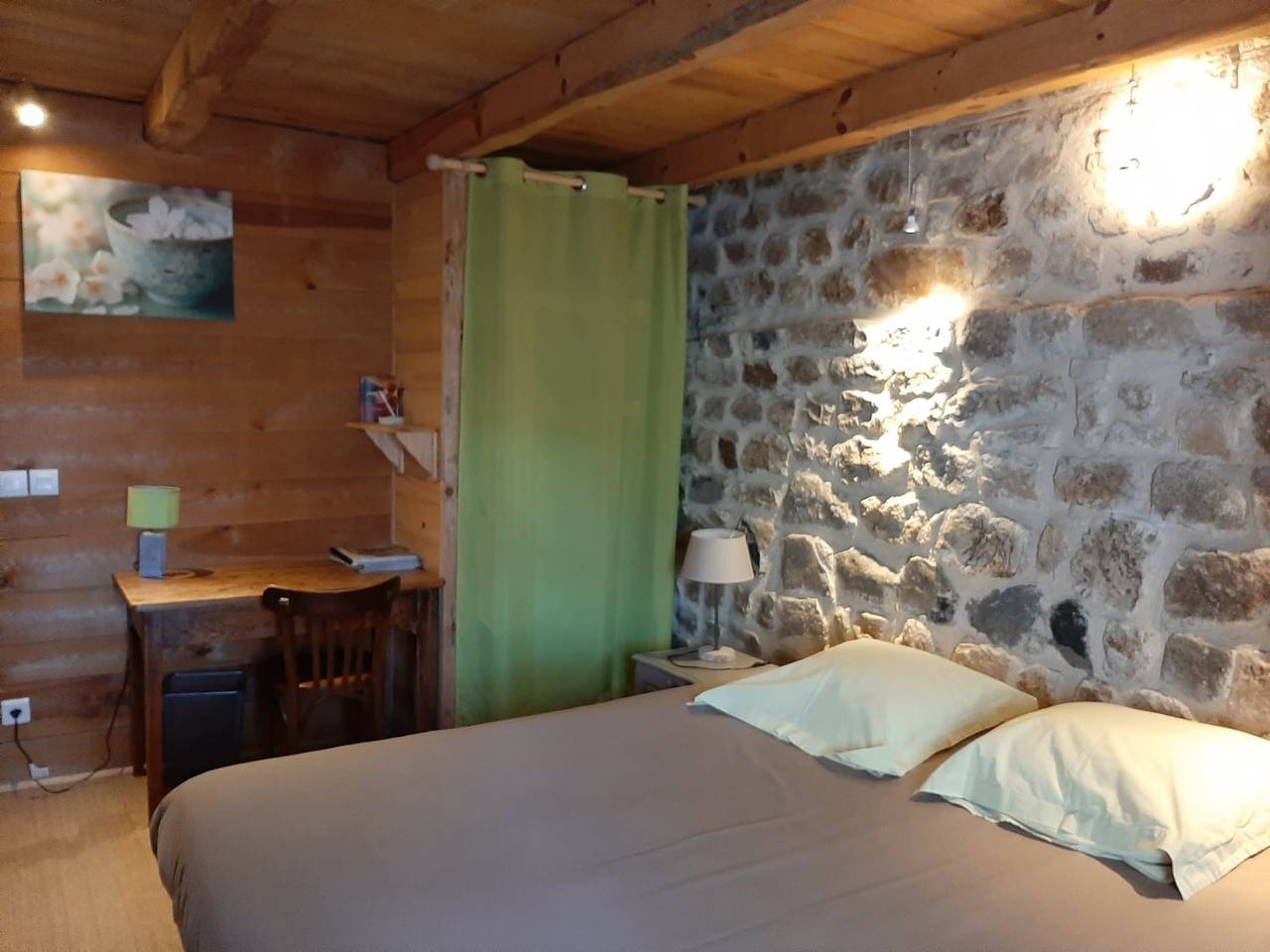 Chambres d'hôtes l'Oustau - Chambre Jonquilles in Devesset, Région de Tournon-sur-Rhône