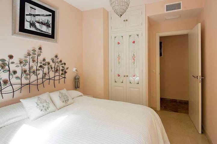 Apartamento entero, Santa Cruz. 3 dormitorios, 2 baños in Casco Antiguo, Sevilla