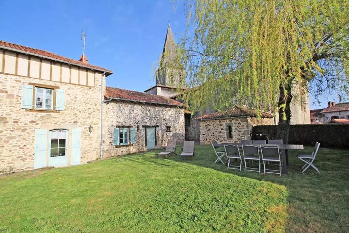 Gîte pour 8 personnes, avec jardin, animaux acceptés