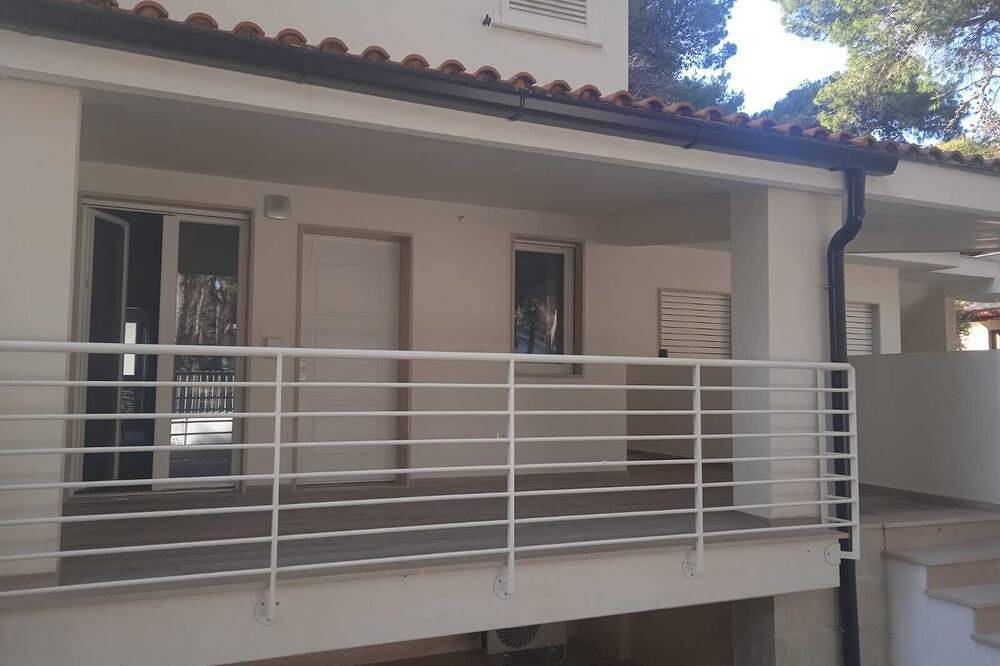 Villa Morgana renovated villa 250 meters from the sea in Lido Silvana, Pulsano