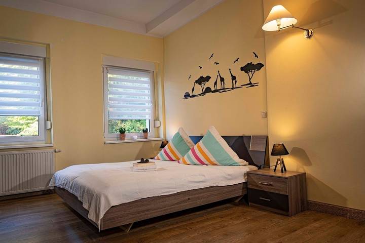 Ferienwohnung für 4 Personen, mit Terrasse und Garten sowie Seeblick in Röbel-Müritz - 2