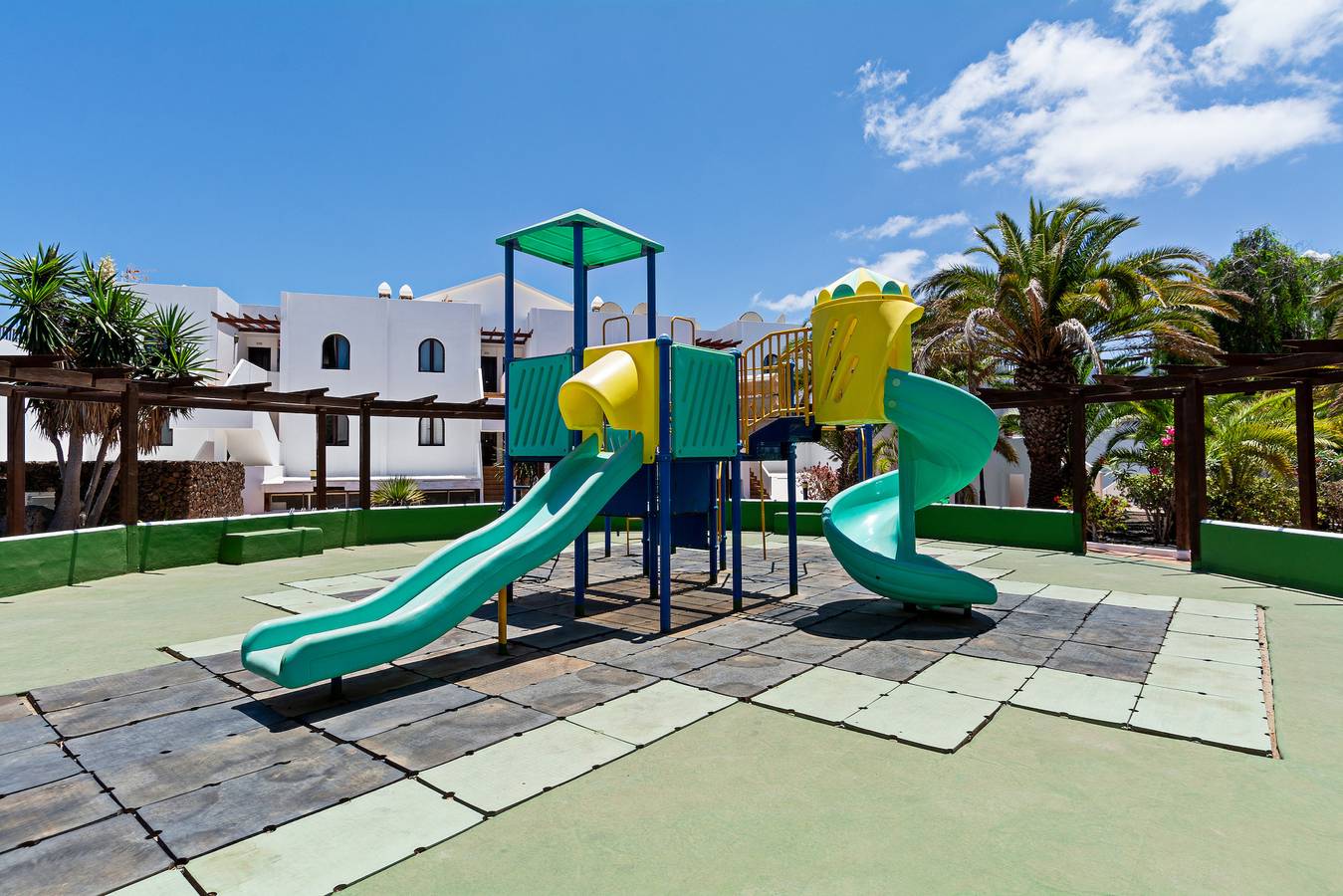 Apartamento entero, Casa Ayram - Private terrace - Pool - 10 min walk in Costa Teguise, Teguise