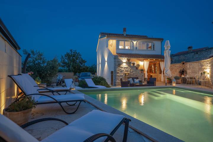 Villa für 6 Personen, mit Terrasse und Garten sowie Pool - 1