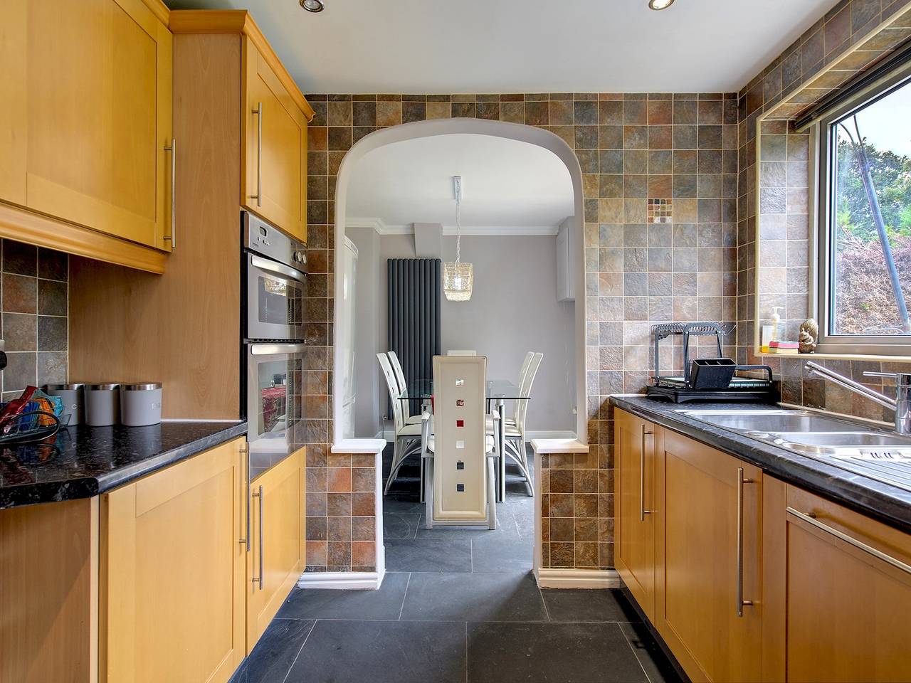 Spacious Heald Green Home with Free Parking - Pass the Keys in Stockport, Greater Manchester