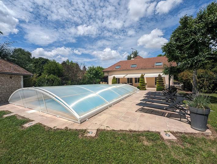 Gîte pour 6 personnes, avec Terrasse ainsi que Jardin et Piscine