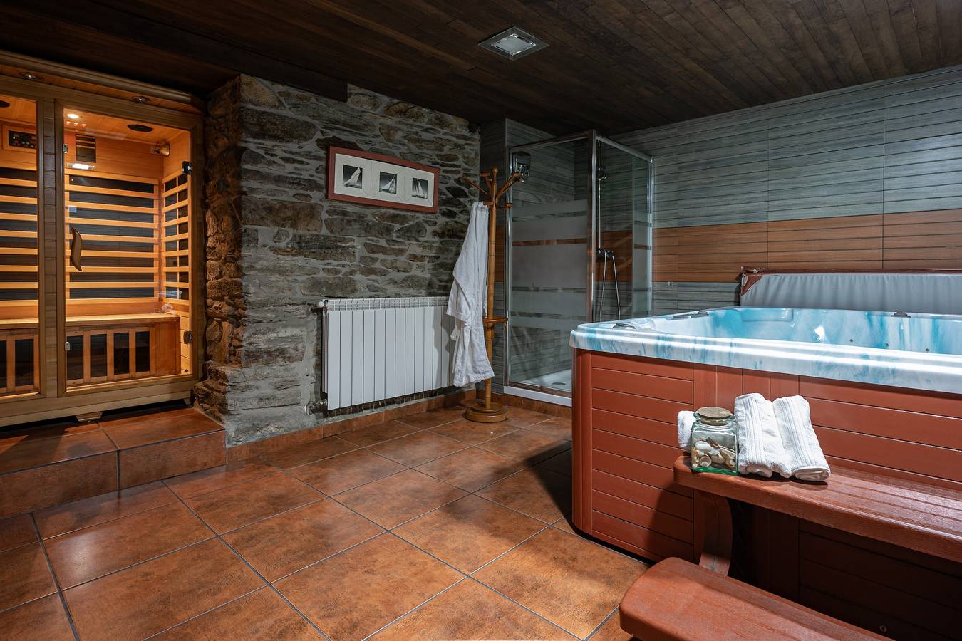 Casa rural 'La Posada Del Chano' con vistas a la montaña, piscina privada y Wi-Fi in Cangas del Narcea, Cordillera Cantábrica