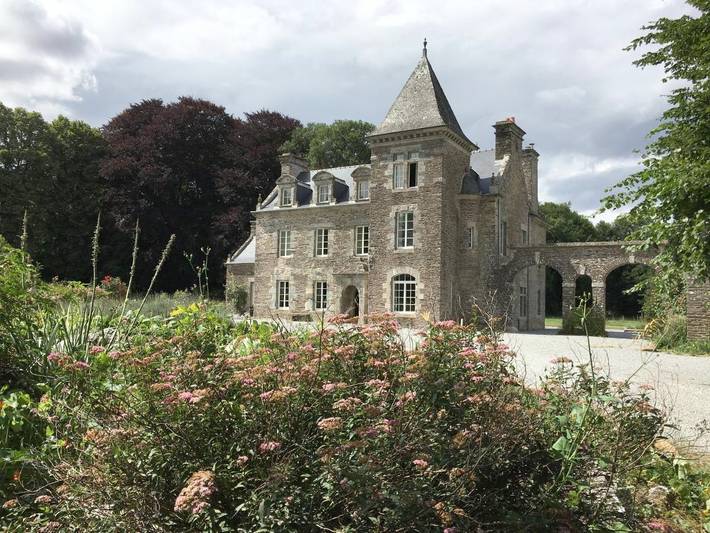 Maison de campagne pour 2 personnes, avec Jardin ainsi que Piscine et Vue à Augan