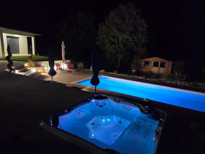 Location de vacances pour 8 personnes, avec sauna et jacuzzi ainsi que jardin et piscine à Beaumettes - 2
