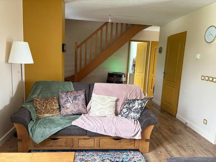Location de vacances pour 13 personnes, avec Terrasse ainsi que Jardin et Vue à La Roche-en-Brenil