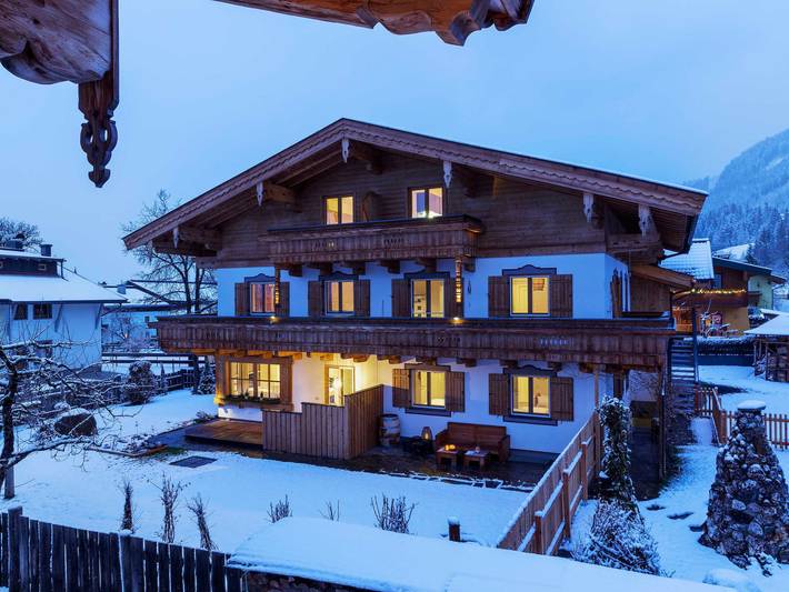 Ferienwohnung für 4 Personen, mit Balkon und Terrasse sowie Garten und Sauna in Saalfelden am Steinernen Meer