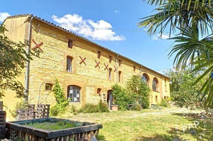 Gîte pour 12 personnes, avec terrasse et piscine ainsi que jacuzzi et jardin dans Molandier