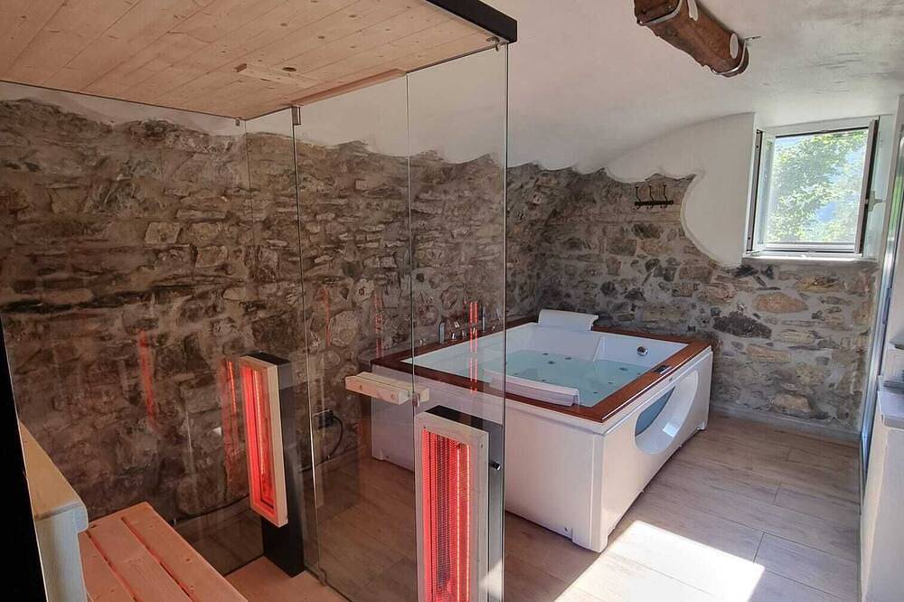 Evening Rose - Dream vacation in Tuscany with private spa, near 5 Terre in Tresana, Val di Magra