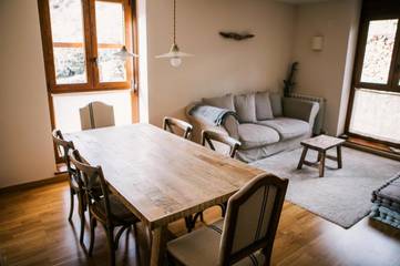 Gîte pour 5 personnes, avec vue, adapté aux familles dans Isavarre