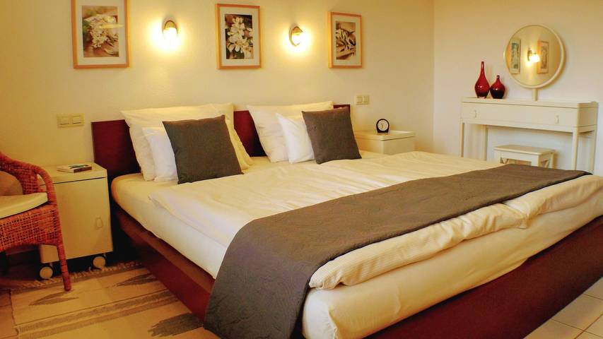 Ganze Wohnung, Ferienwohnung 'Solveig' mit Berglage, privater Terrasse und Wi-Fi in Bad Münstereifel, Naturpark Hohes Venn-Eifel