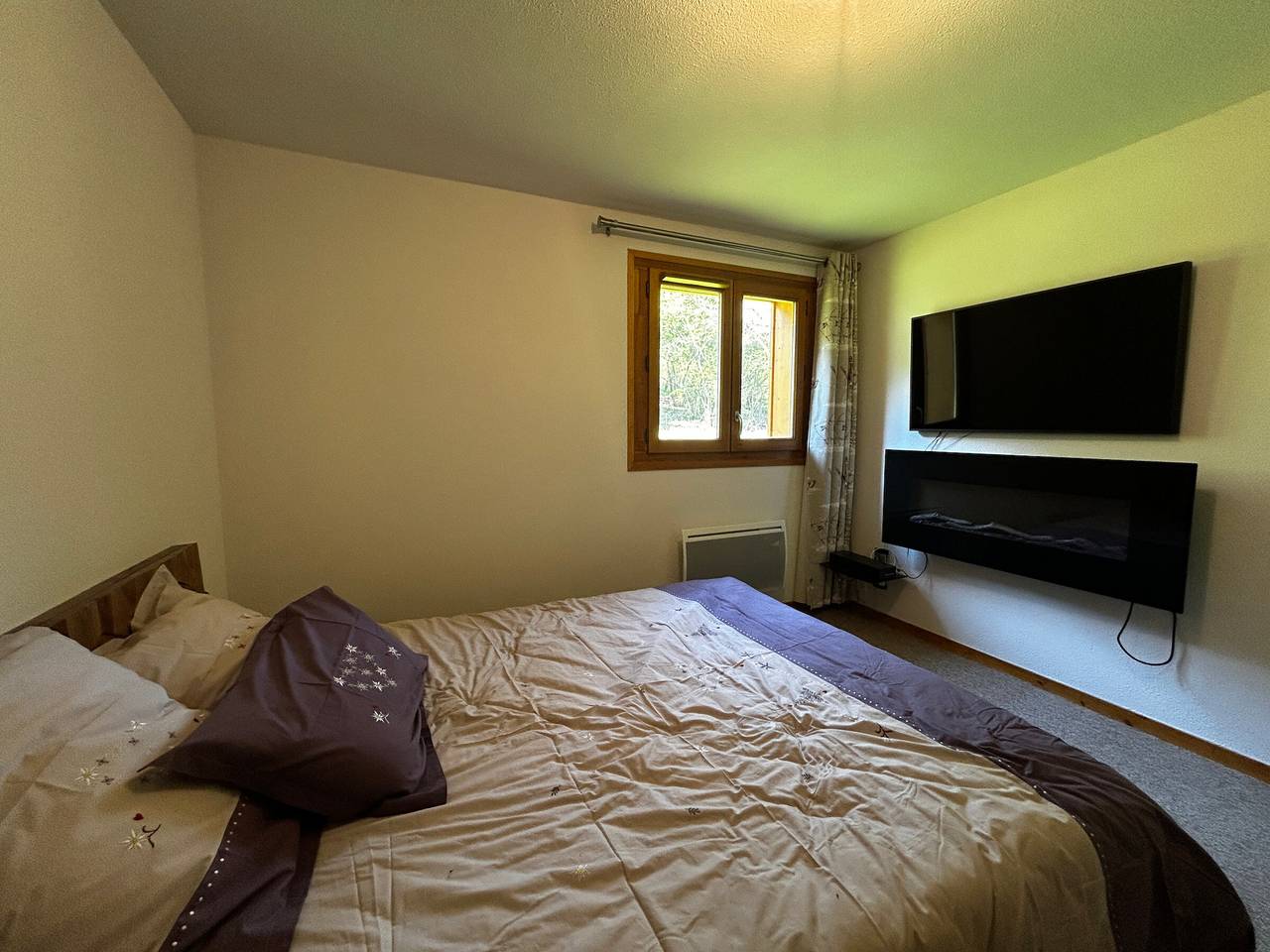 Entire apartment, Spacious apartment near slopes with private parking in Thollon-les-Mémises, Thonon-les-Bains region