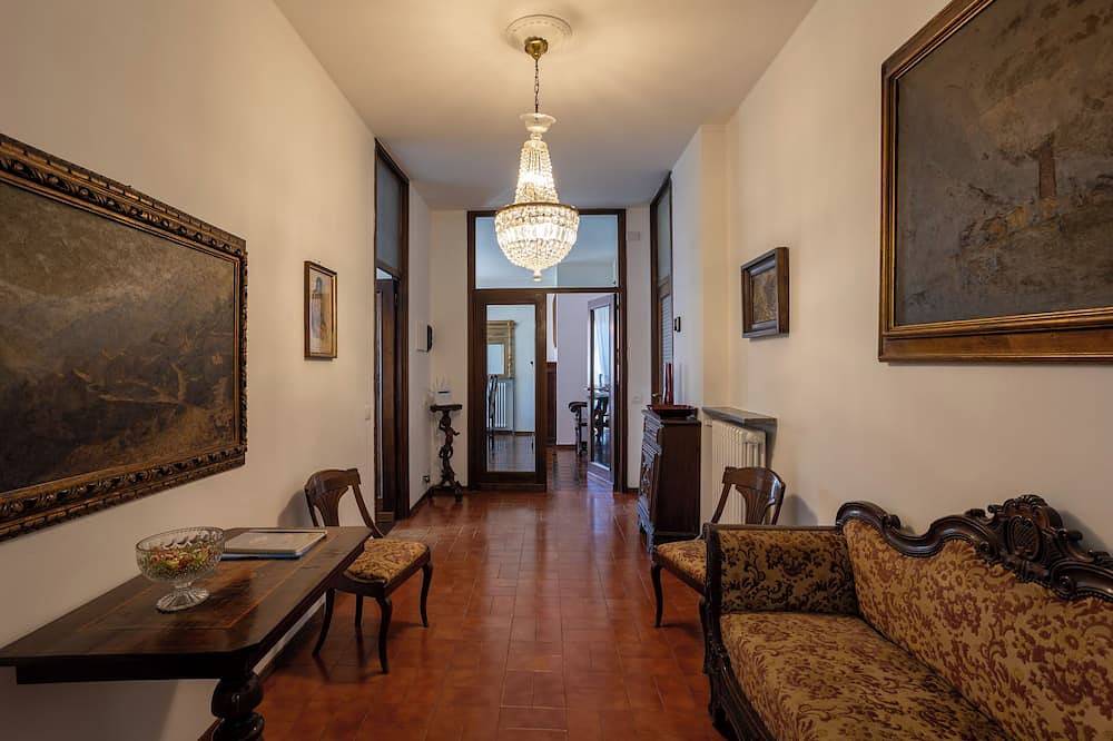 Villa Gabri 1 surrounded by greenery for families within walking distance of the lake and the center in Arona (Lago Maggiore), Comune di Arona