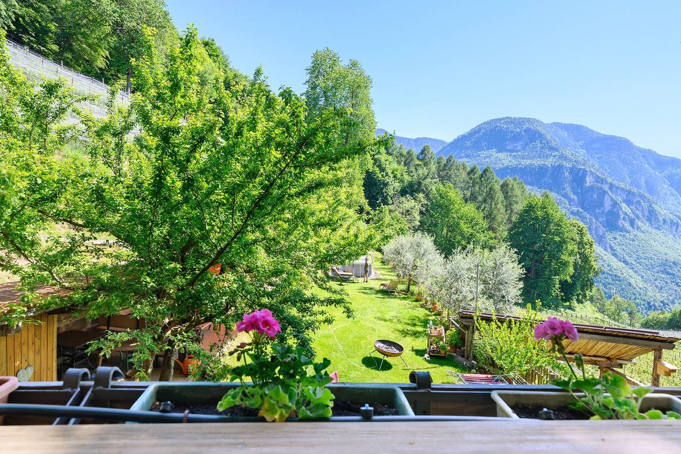 Zimmer 'Rienznerhof Morgensonne 1' mit Bergblick, Gemeinschaftsterrasse & Wlan in Gleno, Montan