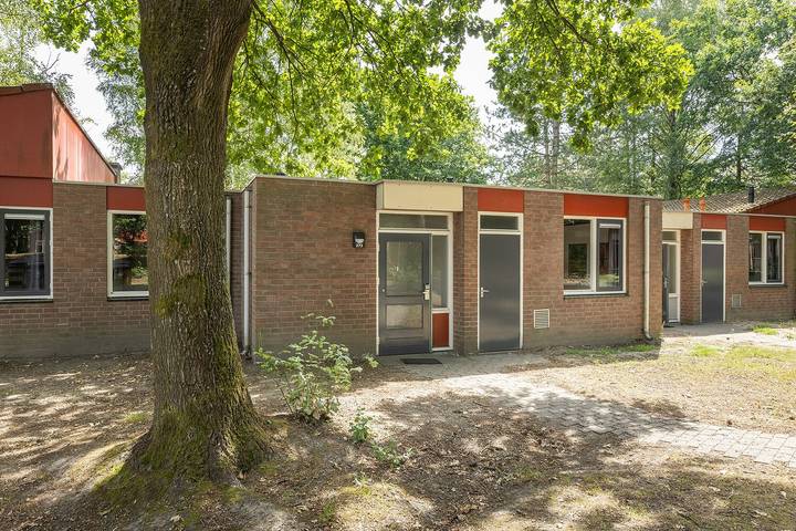 Vakantiehuis voor 4 personen, with Balkon/Terras and Terras as well as Tuin and Zwembad in Weert