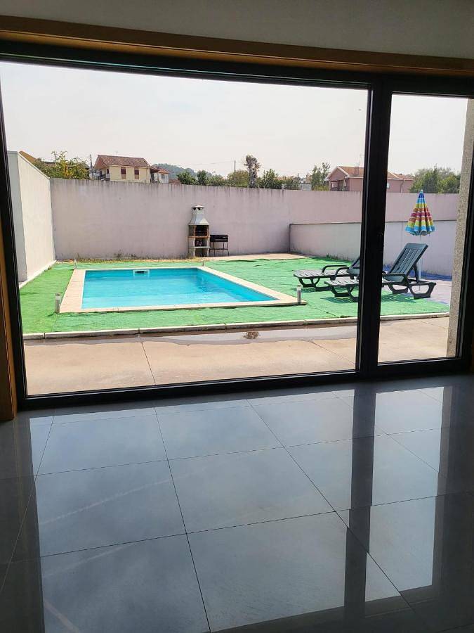 Villa para 8 pessoas, com jardim e piscina e ainda vista em Chaves