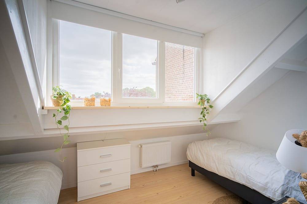 Attractive 4 person vacation home in Scherpenisse, Tholen in Scherpenisse, Niederländische Nordsee