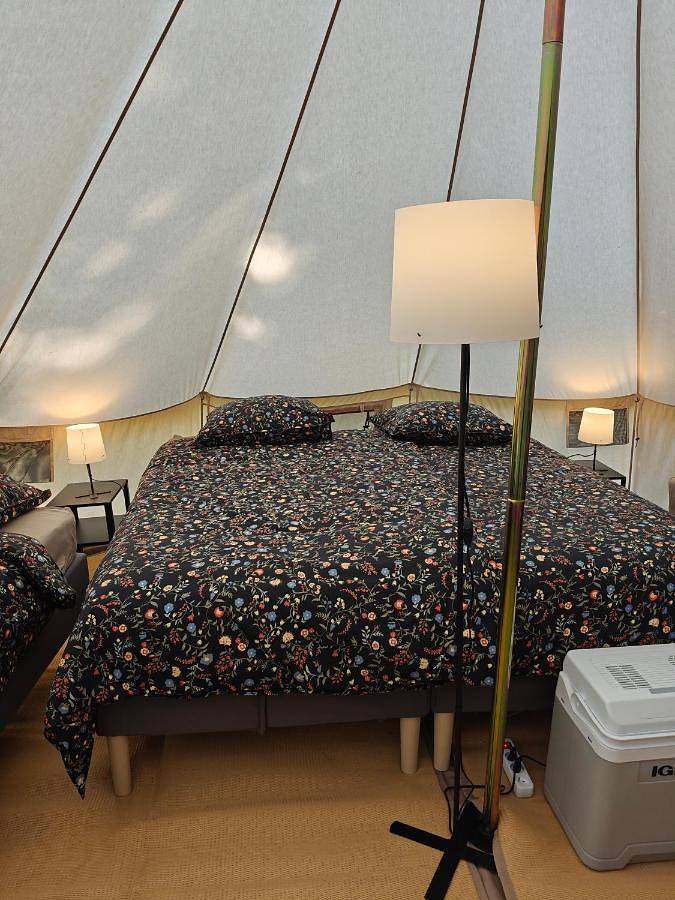 Camping and Gîtes - Le Mas d'Ayen in Ayen, Région de Brive-la-Gaillarde