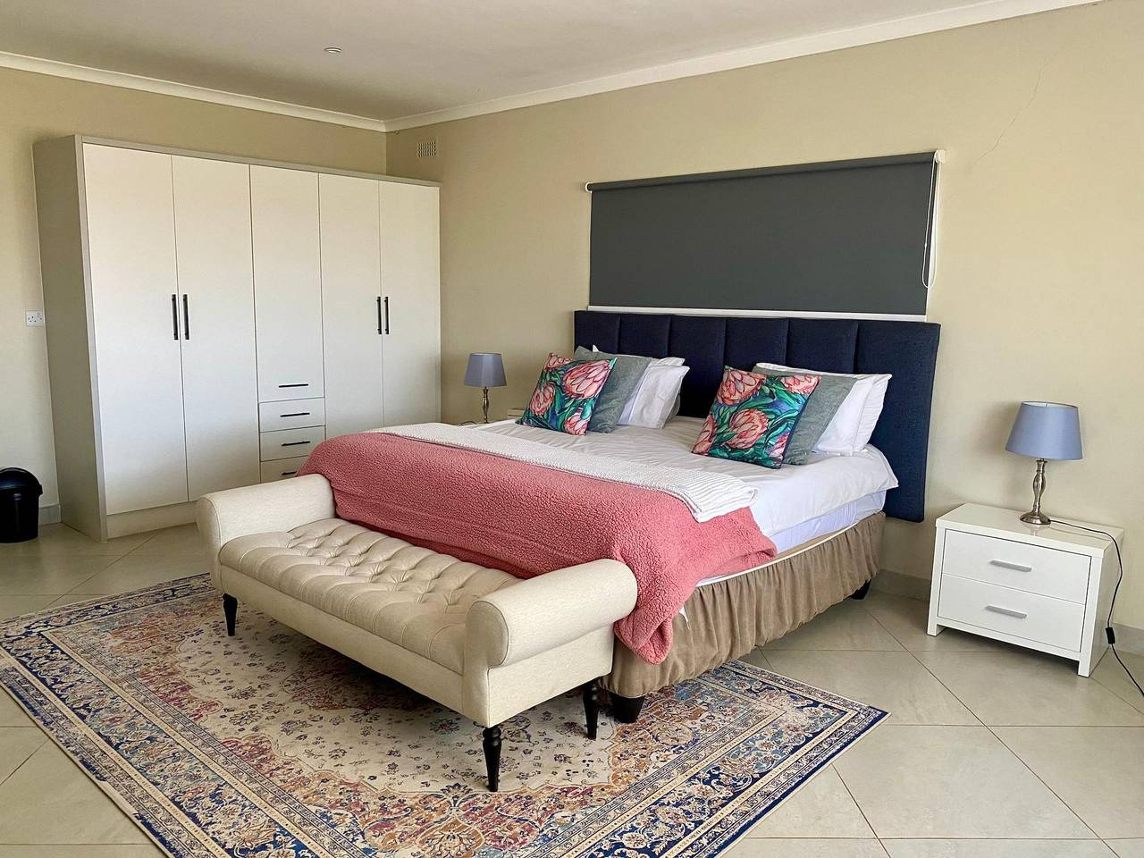 Spacious 5 bed with spacious living area + Dam View - 2246 in Zimbabwe