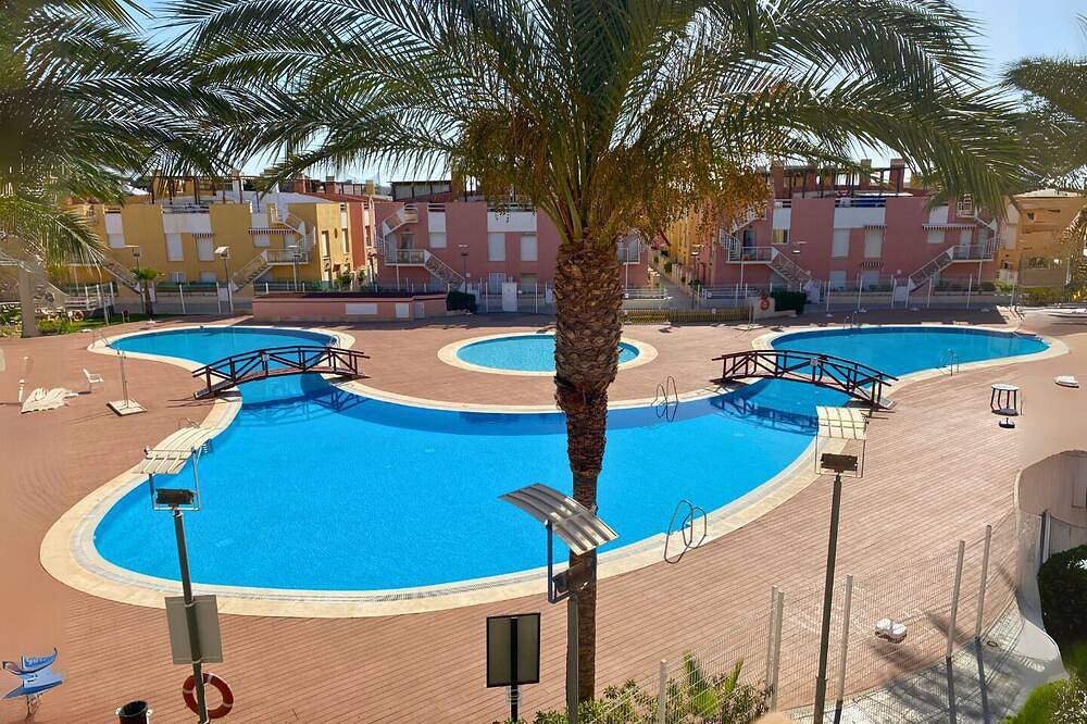 Entire apartment, Penthouse with pool and parking – Only 300 meters from the beach! in Playas de Vera, Vera