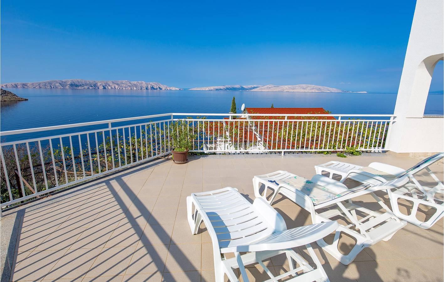 Ganze Ferienwohnung, Ferienwohnung für 5 Personen mit Terrasse in Sveti Juraj, Naturpark Velebit